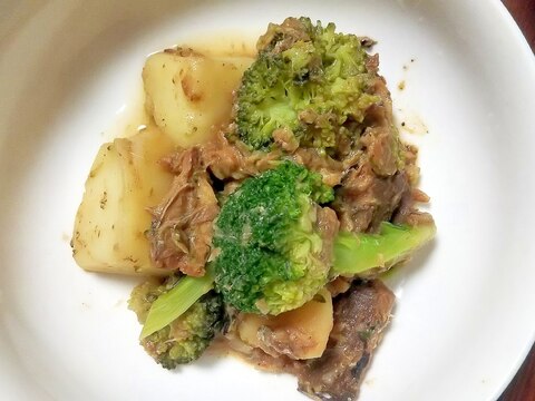 鰯缶でじゃがいも、ブロッコリーの味噌煮